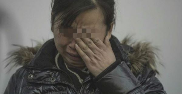 老公年薪10万,婆婆病了让我给钱,一查余额,我眼泪直流!